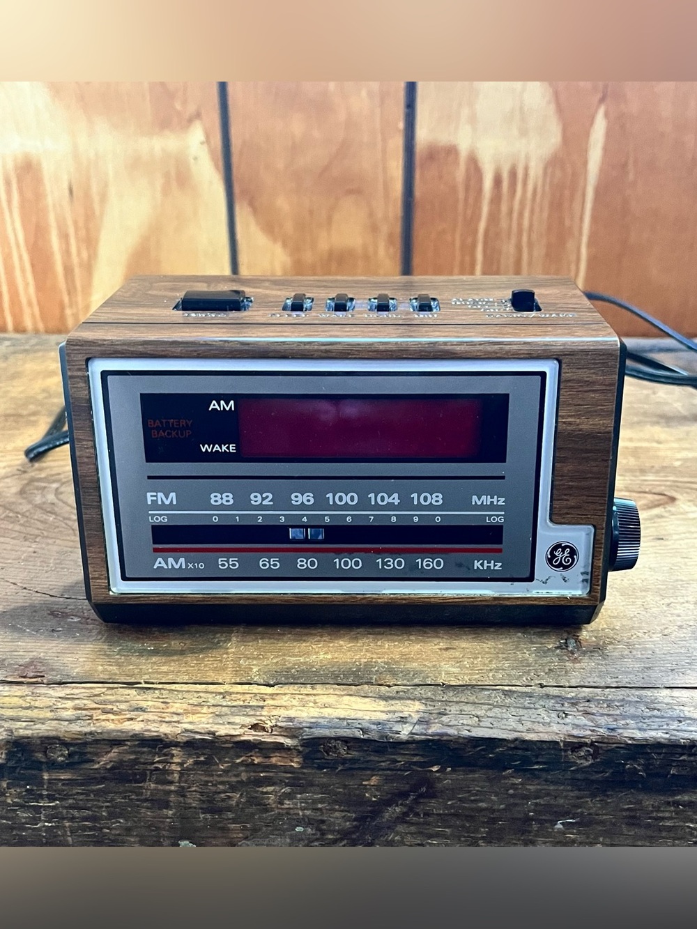 Vintage GE 7-4601A AM/FM Digital Clock Radio Woodgrain Snooze Battery Backup